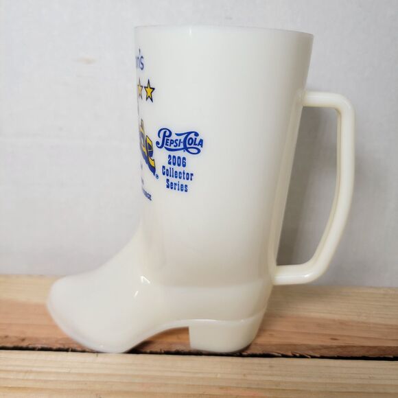 Dolly Parton's 2006 Dixie Stampede Plastic Boot Mug Souvenir - Picture 6 of 9